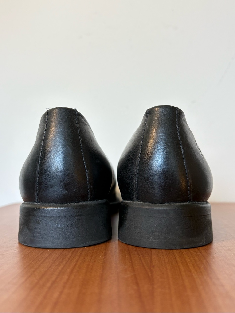 Ecco Classic Black Leather Women's Ballet Flat Loafer Shoe size 38 or 7-7.5 - Picture 4 of 10